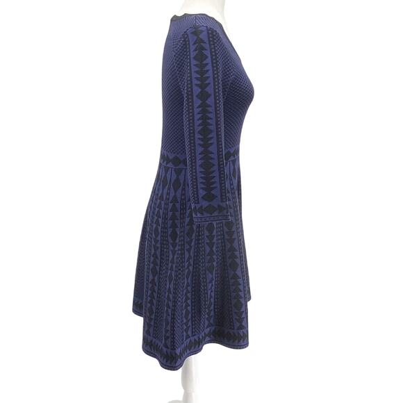 Nina Leonard Blue & Black Form fitting Dress with stretch for the perfect fit❤️ - Picture 5 of 14